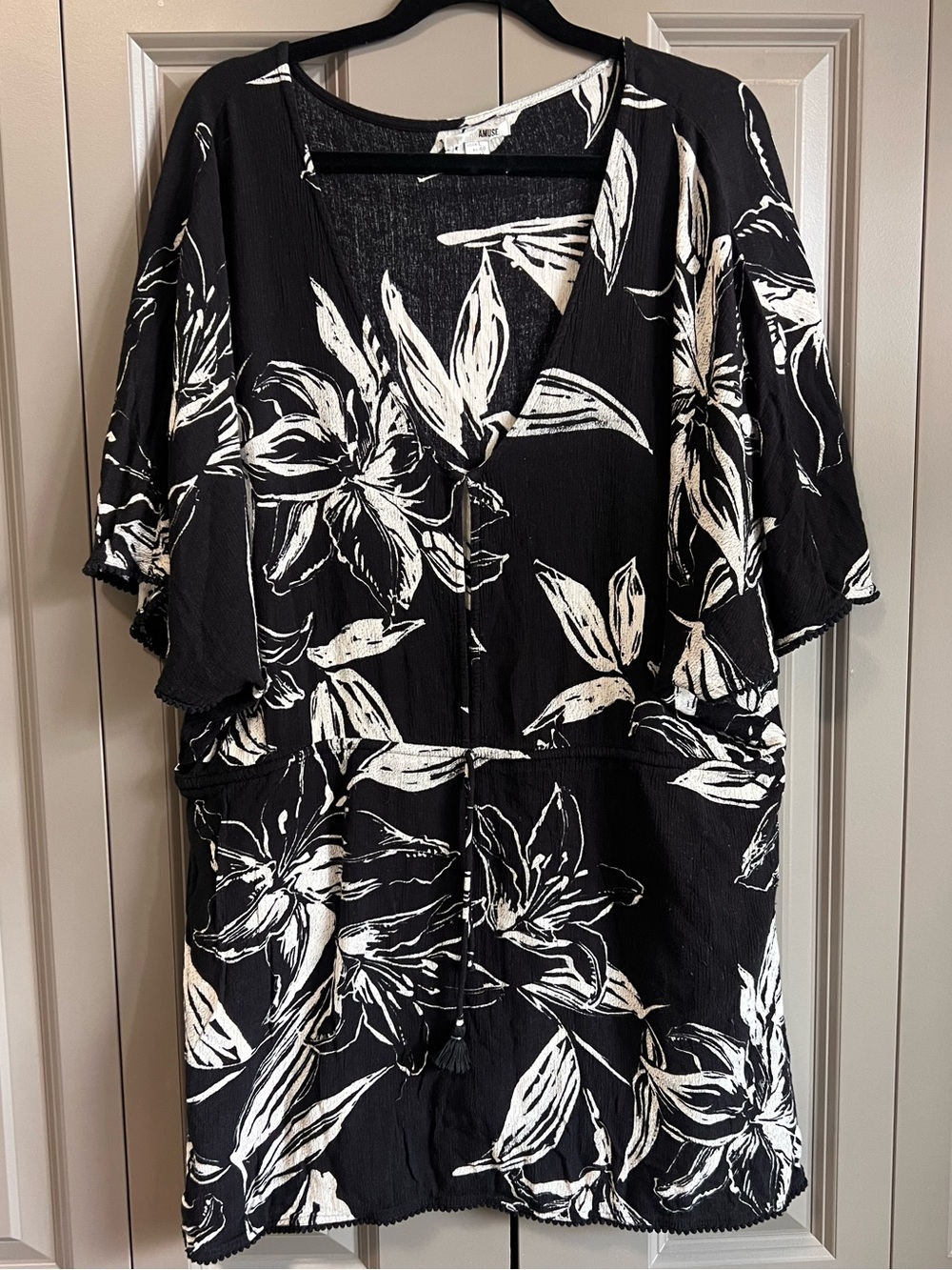 Amuse Black & White Tropical Swimsuit Cover Up | Size L